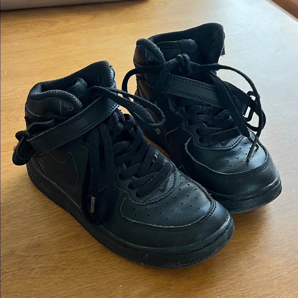 Nike • Air Force 1 Mid Triple Black Shoes